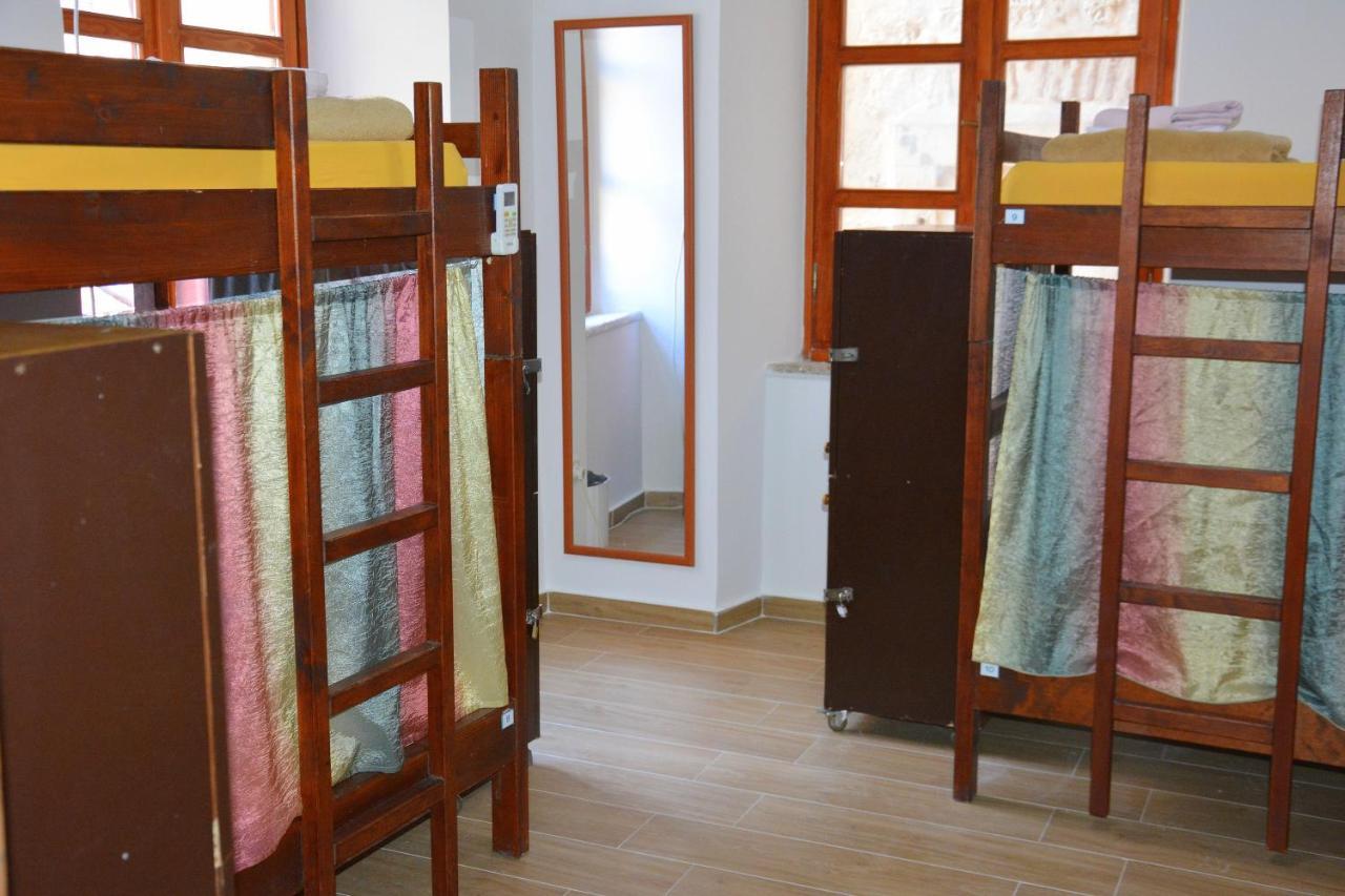 Montenegro Backpackers Home โกตอร์ ภายนอก รูปภาพ