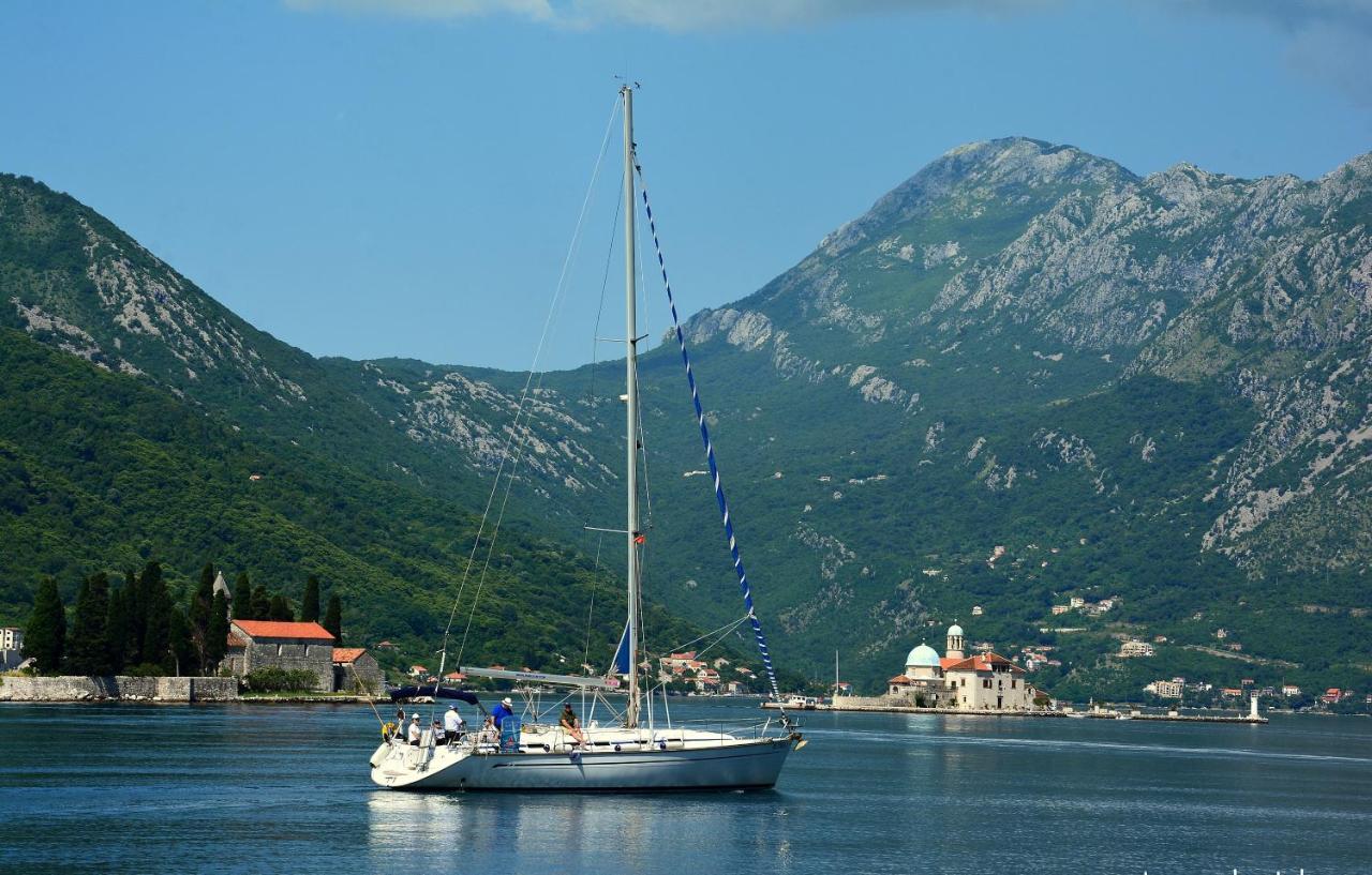 Montenegro Backpackers Home โกตอร์ ภายนอก รูปภาพ