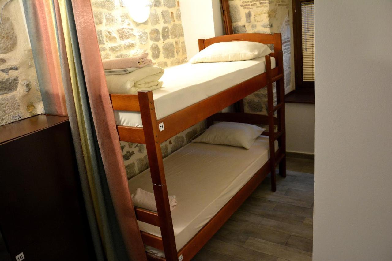 Montenegro Backpackers Home โกตอร์ ภายนอก รูปภาพ