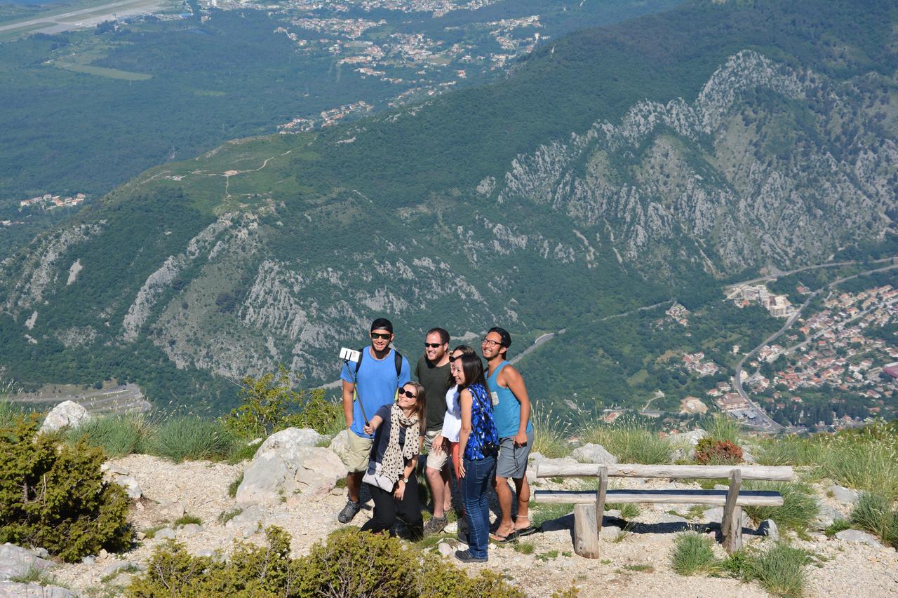 Montenegro Backpackers Home โกตอร์ ภายนอก รูปภาพ